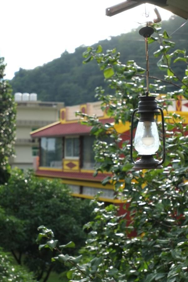 רישיקש Mvt Guesthouse & Restaurant מראה חיצוני תמונה