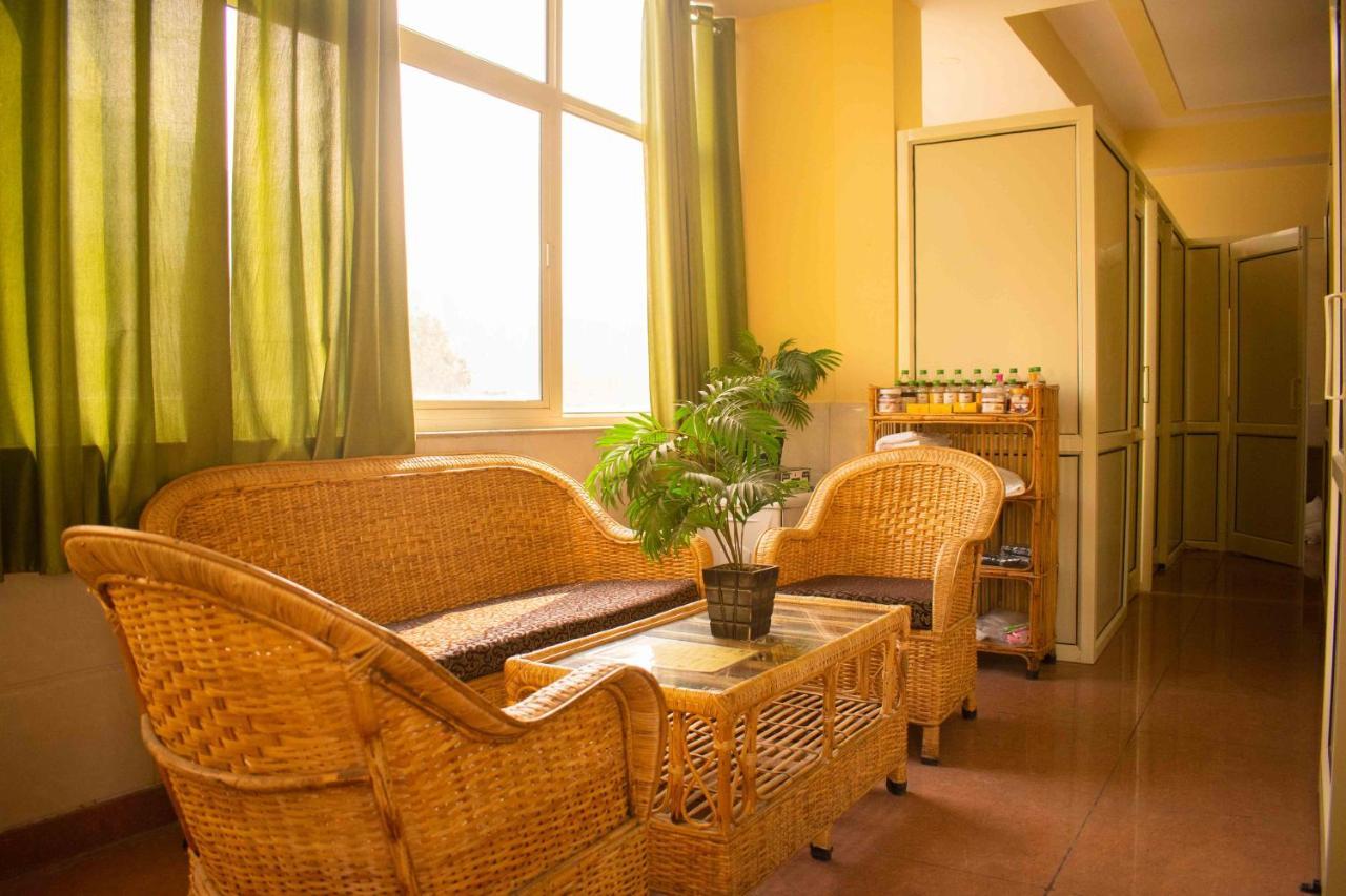 רישיקש Mvt Guesthouse & Restaurant מראה חיצוני תמונה
