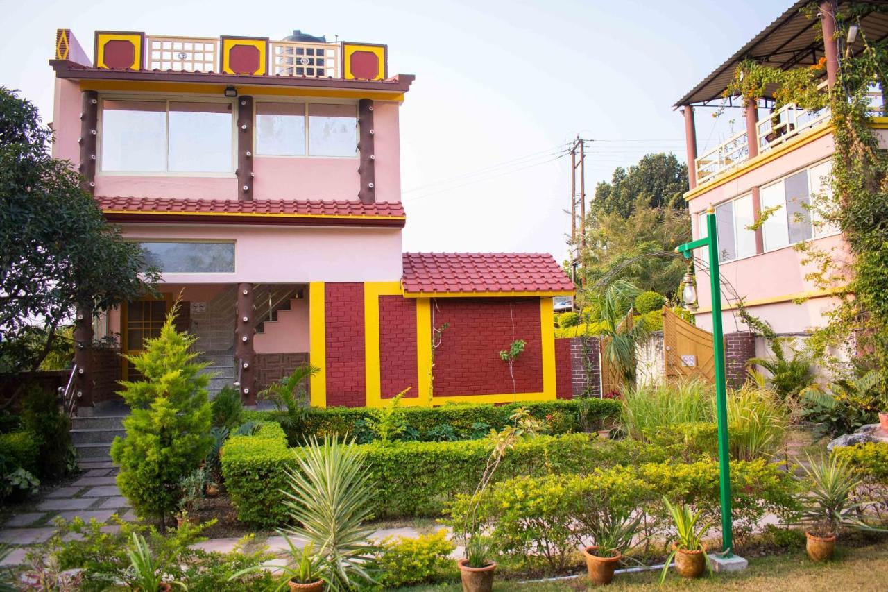 רישיקש Mvt Guesthouse & Restaurant מראה חיצוני תמונה