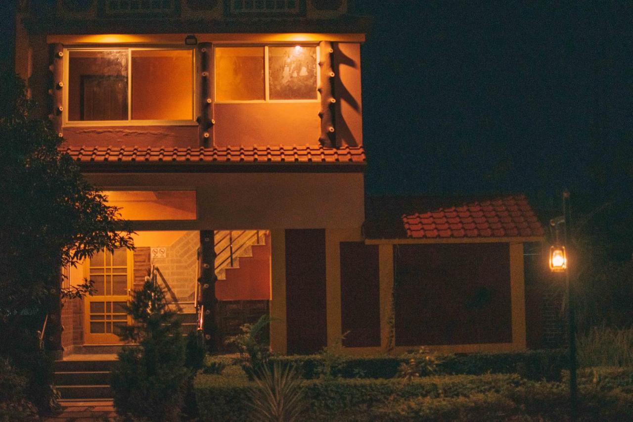 רישיקש Mvt Guesthouse & Restaurant מראה חיצוני תמונה