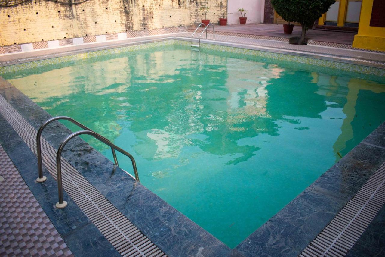 רישיקש Mvt Guesthouse & Restaurant מראה חיצוני תמונה