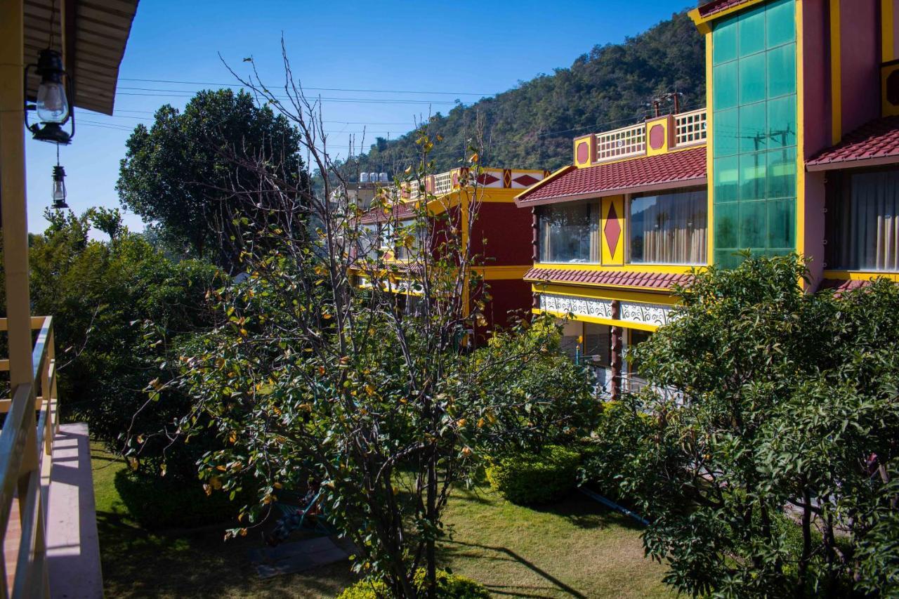 רישיקש Mvt Guesthouse & Restaurant מראה חיצוני תמונה
