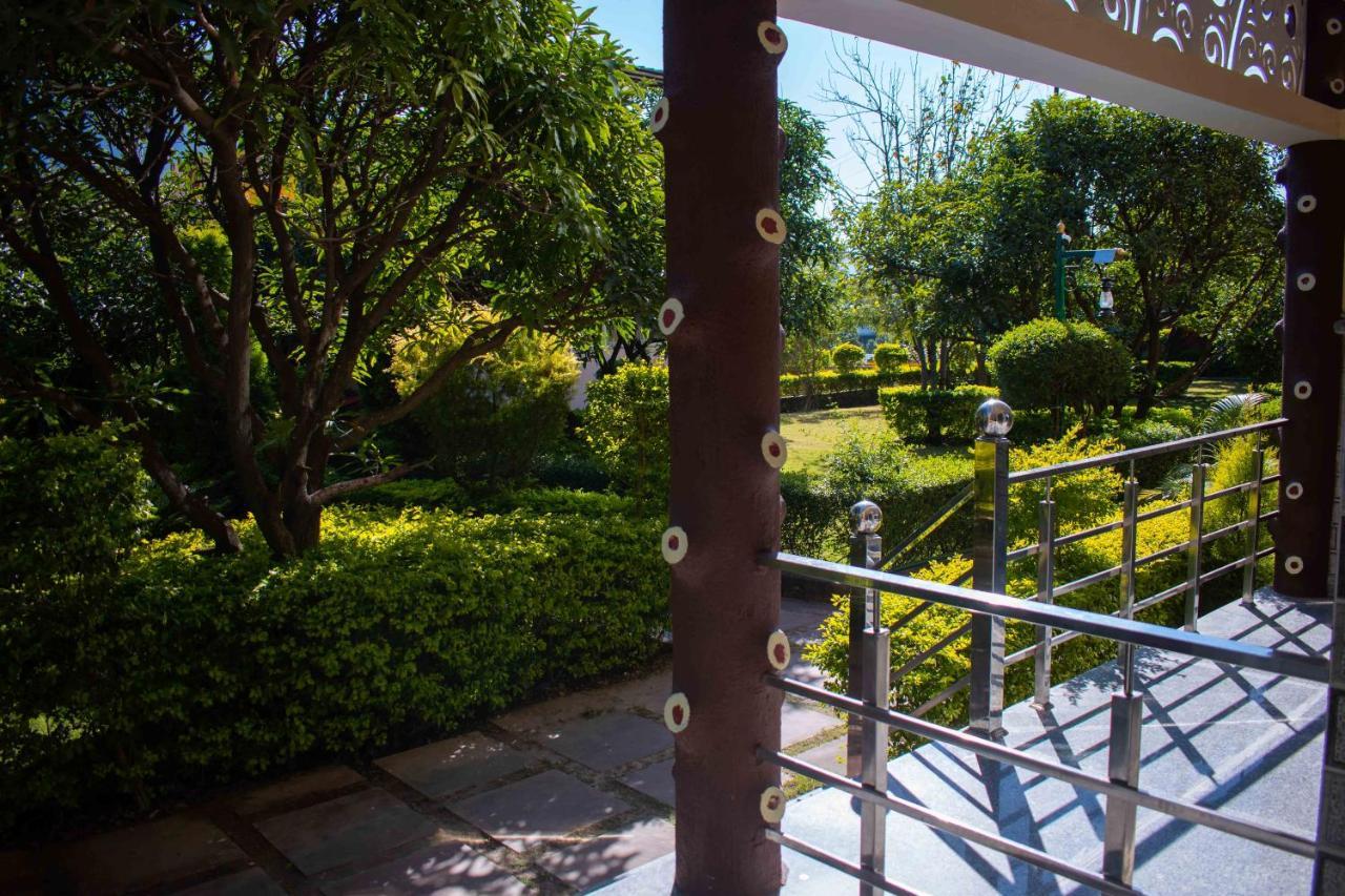 רישיקש Mvt Guesthouse & Restaurant מראה חיצוני תמונה