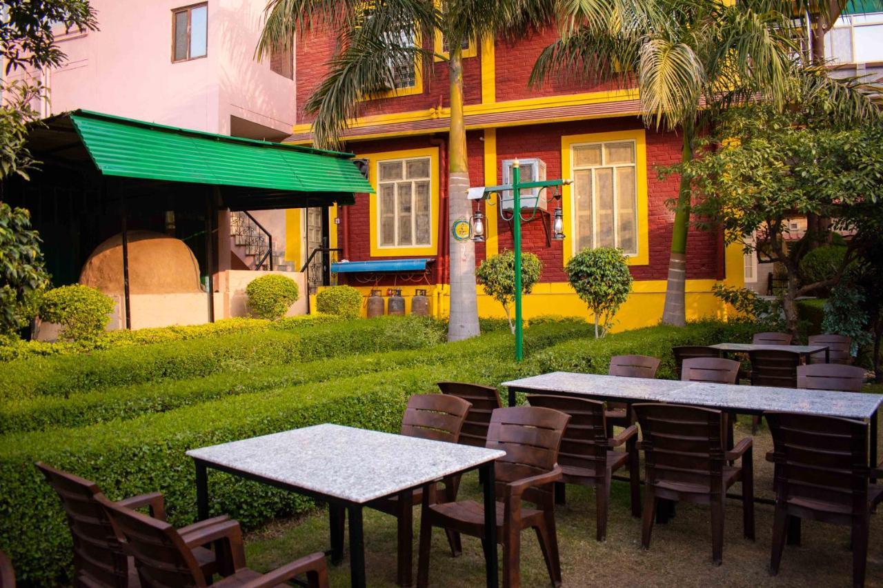רישיקש Mvt Guesthouse & Restaurant מראה חיצוני תמונה