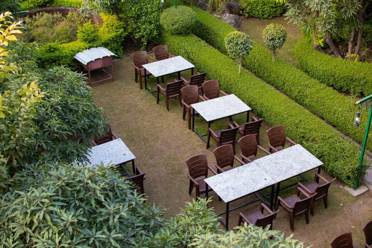 רישיקש Mvt Guesthouse & Restaurant מראה חיצוני תמונה