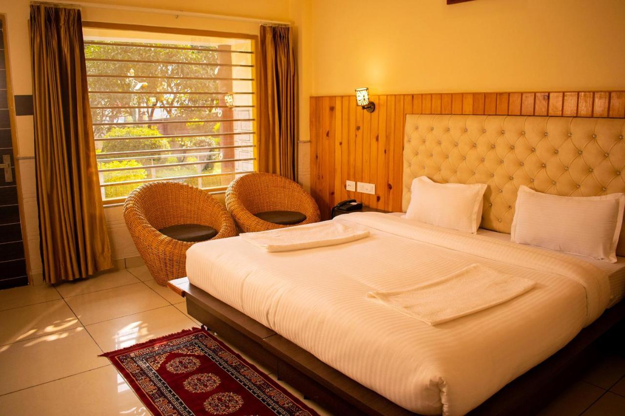 רישיקש Mvt Guesthouse & Restaurant מראה חיצוני תמונה
