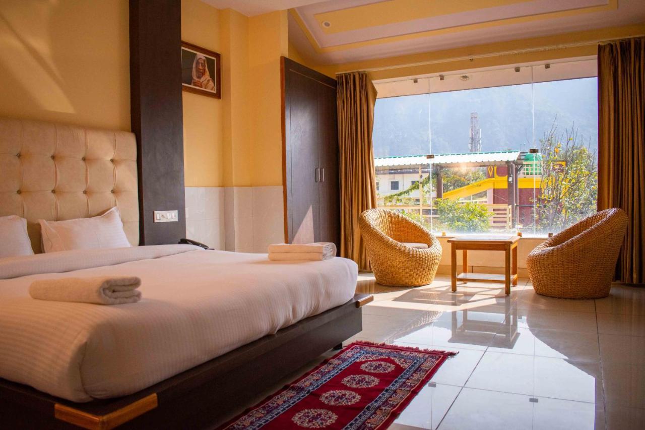 רישיקש Mvt Guesthouse & Restaurant מראה חיצוני תמונה