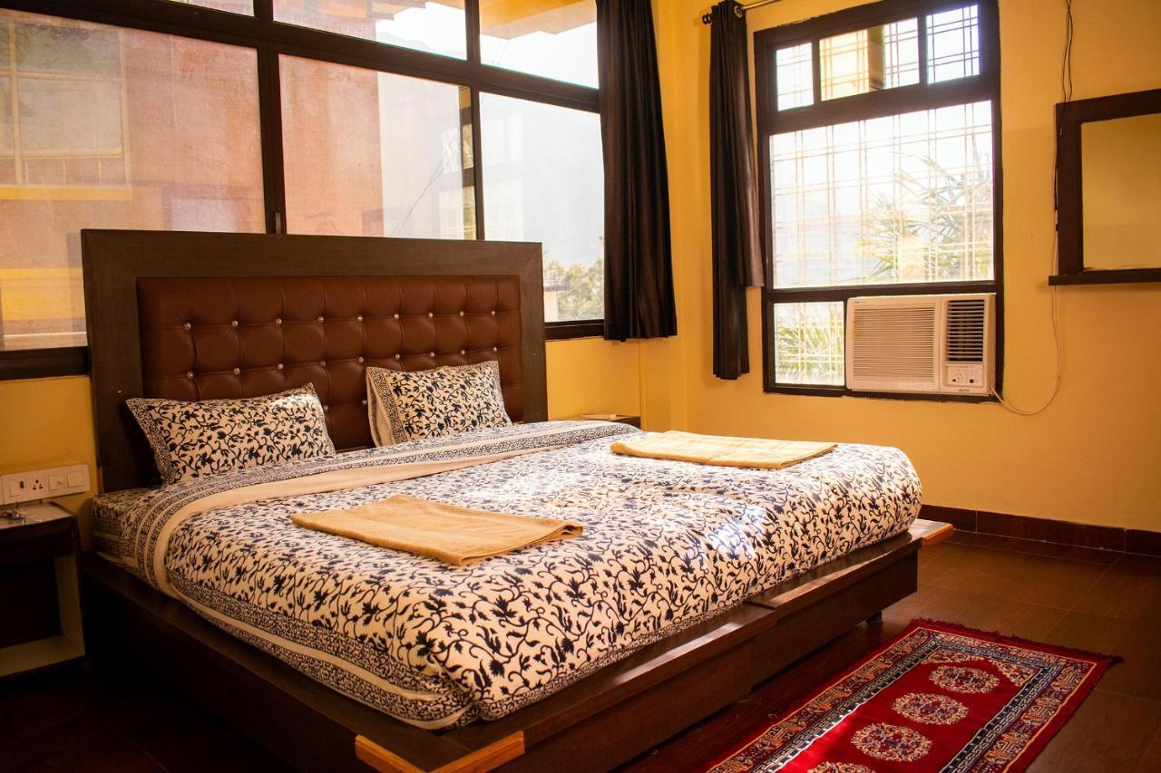 רישיקש Mvt Guesthouse & Restaurant מראה חיצוני תמונה