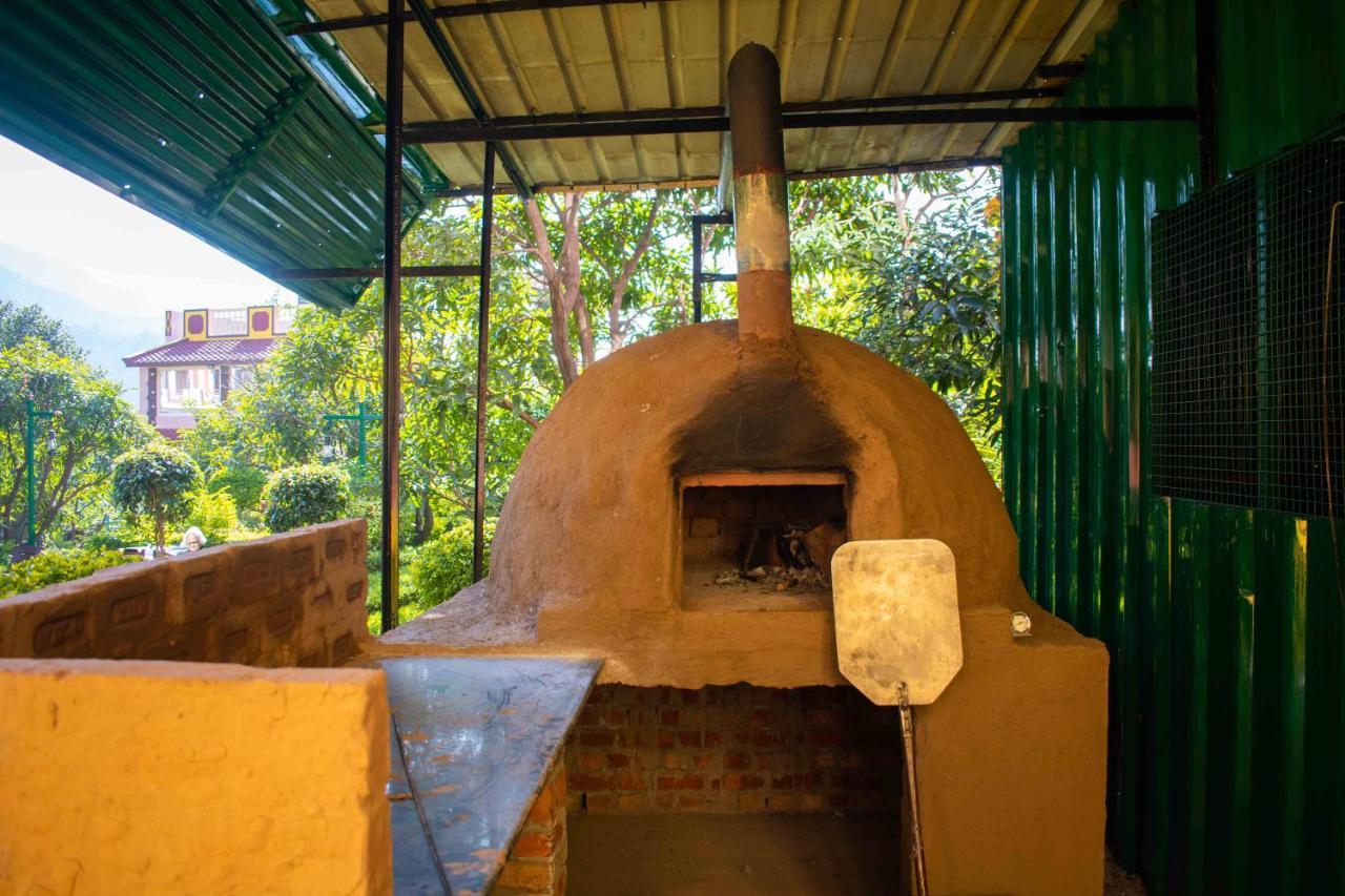 רישיקש Mvt Guesthouse & Restaurant מראה חיצוני תמונה